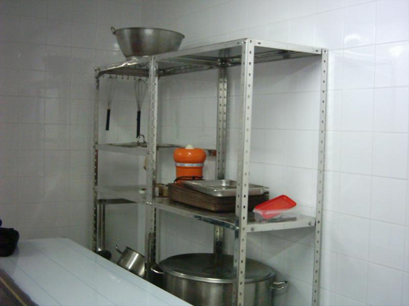 estanteria de acero inoxidable de angulo ranurado